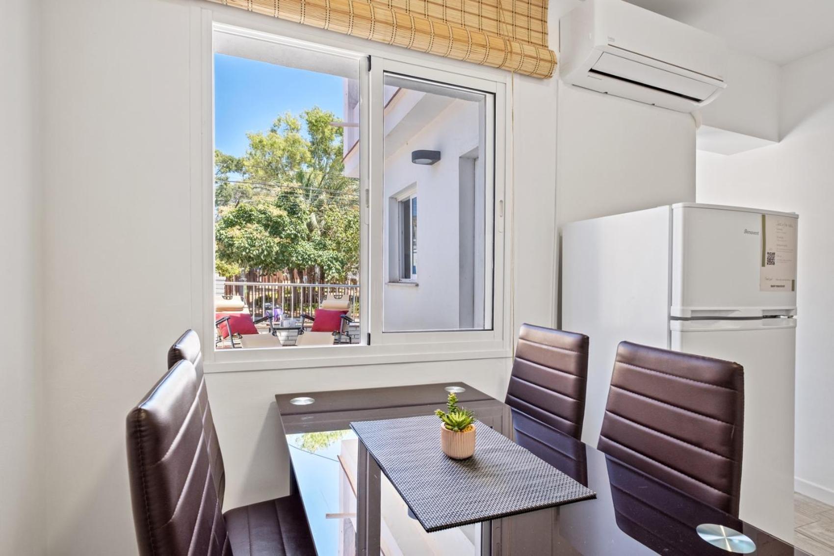 Apartamento En La Playa Con Terraza Málaga Eksteriør bilde